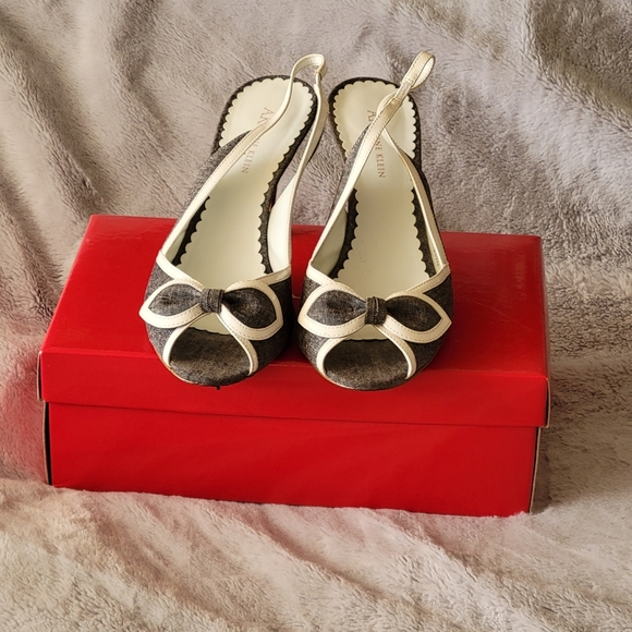 Vintage Anne Klein 8.5M 'Gabay' Black/White Fabric 4" Open Toe Slingback Heels - Picture 2 of 7
